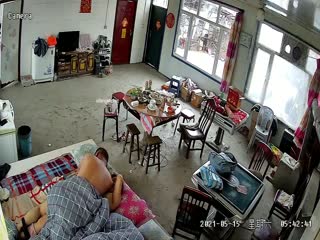 黑客破解家庭网络摄像头偷拍酒后乱性晚饭喝高了和邻居嫂子睡一块